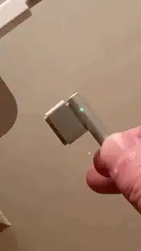flickering magsafe light after disconnecting