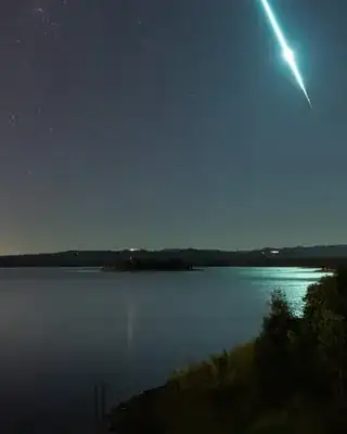 The Guardian: Queensland sky lit up by plummeting meteor