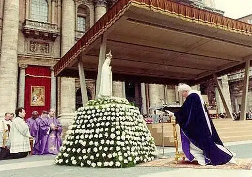 http://ivarfjeld.files.wordpress.com/2010/12/pontiff.jpg