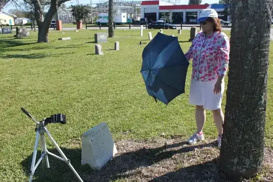 Off-Camera Flashing a tombstone
