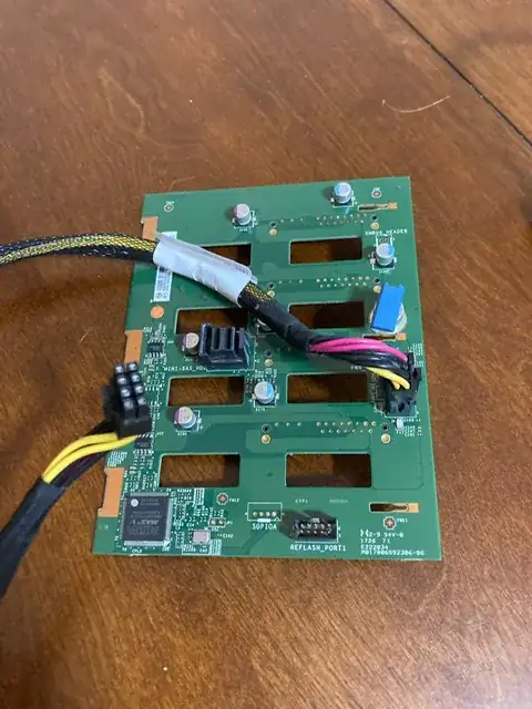 The "front" of the board that bridges the four disk bays to the RAID Controller - note the MiniSAS Port and the 8-pin power cable