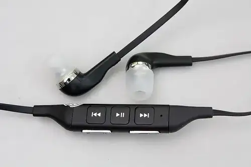 Nokia N8 earphones