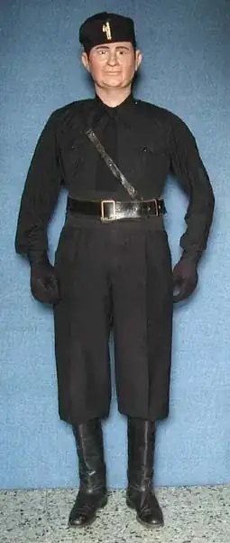 Manichino in camicia nera