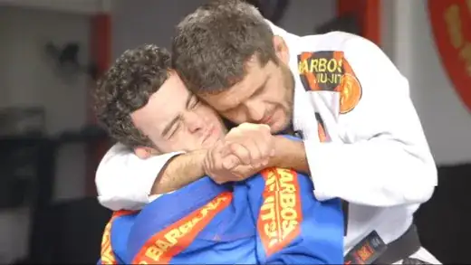 looks a choke, but without pression on the neck it isnt' a choke 