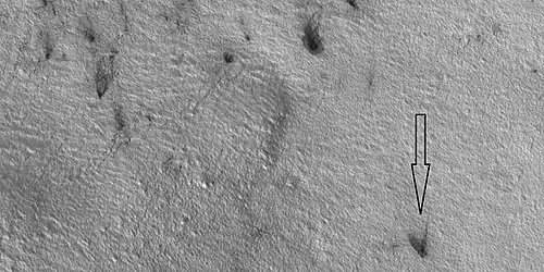 Plumes, as seen by HiRISE under HiWish program. Arrow shows a double plume.  This may have been because of shifting winds.