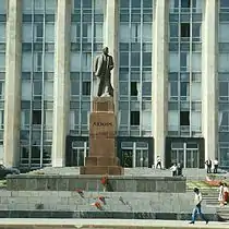 Monumentul lui Lenin (în prezent, teritoriul pieței) din fața Casei Sovietului Suprem al RSSM, 1980.