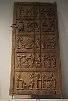 Ușă de lemn din Mali, care poate să fie văzută în Muzeul Național al Chinei din Beijing