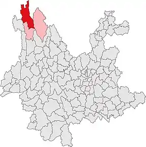 Местоположение уезда Дечен (алый цвет) в Дечен-Тибетском автономном округе (оттенки красного цвета) на карте провинции Юньнань