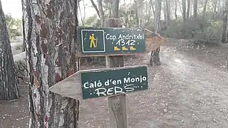 Caló d'en Monjo, indicatoare de potecă