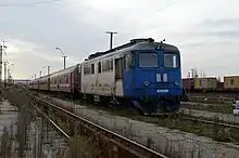 O locomotivă diesel-electrică clasa 60 din secolul XX a Căilor Ferate Române în stația Baia Mare