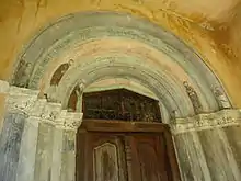 Portalul de sud, în stil romanic