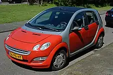 Forfour din 2004 cu motorizare 1,3 și dotare interioară Pulse