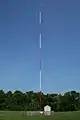 O antenă catarg radiator, pentru o staţie radio cu modulaţie de amplitudine (AM), în Chapel Hill, North Carolina