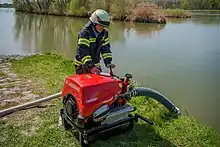 Pompă de stingere a incendiilor portabilă;