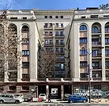 Blocul Zodiac (Calea Dorobanților nr. 36-40), de Radu Dudescu, Mircea Marinescu (arhitecți), Emil Prager (inginer constructor) și Constantin Baraschi (sculptorul semnelor zodiacale), 1940