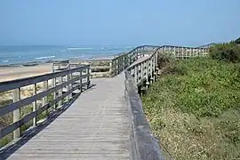 Le Bois-Plage-en-Ré. Promenadă amenajată pe dune