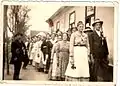 Un grup de șvabi germani în 1940, celebrând Kerwei sau chirvaiul (i.e. sărbătoarea hramului bisericii)