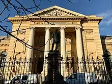 Intrarea facultății