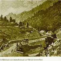 Cetatea văzută din avale, de după podul peste râul Oituz.