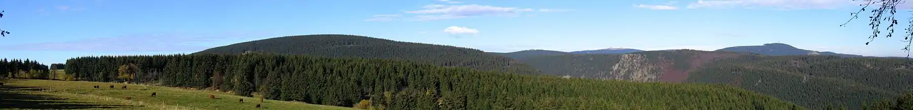 Panorama Harz, de la stânga: Rehberg, Achtermannshöhe, Brocken, Wurmberg.