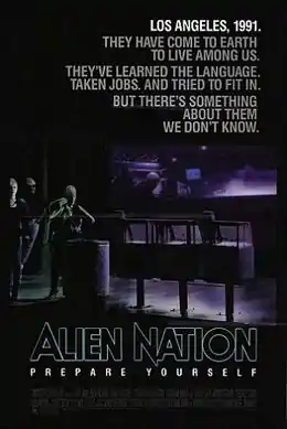 Un poster negru. Deasupra, cu text aldin scrie: "Los Angeles, 1991." "They have come to earth to live among us." "They've learned the language." "Taken jobs." "And tried to fit in." "But there's something about them we don't know." Below, in large typeface is the line: "Alien Nation" and in smaller typeface, the line: "Prepare Yourself". În fundal sunt trei extratereștri care stau la un colț de stradă.