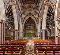 Arhitectura neogotică - Interiorul Bisericii Tuturor Sfinților (Londra), 1850-1859, de William Butterfield