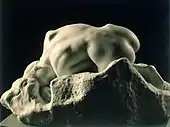 Andromeda (fostul titlu fiind Danaid); de Auguste Rodin; 1886; marmură; 29 x 32 x 20&nbsp;cm; Muzeul Național de Arte Frumoase (Buenos Aires, Argentina)