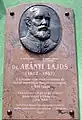 Placa memorială dedicată dr. Lajos György Arányi pe clădirea de la colțul format de strada Palatínova cu Pevnostný Rad (2007)