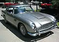 Aston Martin DB5, cunoscut din seria filmelor cu James Bond