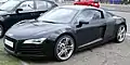 Audi R8, motor: 4,2/5,2&nbsp;l-8V / -10V mas, 420 / 525 CP la 7800 / 8000 rpm, la 5500 / 6500 rpm cuplul maxim 430 / 530 Nm, preț circa 116.500&nbsp; / 142.400€ (din 2006)
