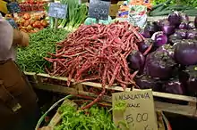 'Limba dragonului', un soi similar cu fasolea 'borletti' italienescă, cu deosebirea că coaja bobului e verde-deschis