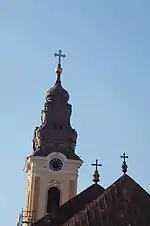 Turnul și acoperișul