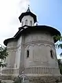 Biserica văzută de pe latura sud-estică