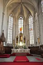 Altarul neogotic din 1870 realizat la comanda vicarului Ferenc Lönhart