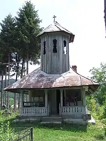 Biserica de lemn din sat