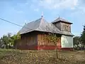 Biserica de lemn văzută de pe latura de sud-vest