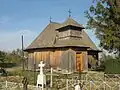 Biserica de lemn văzută de pe latura de sud-vest