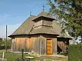 Biserica de lemn văzută de pe latura de sud-vest