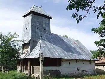 Biserica de lemn din sat