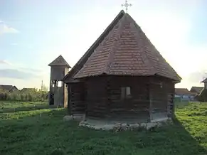 Vedere din est a bisericii