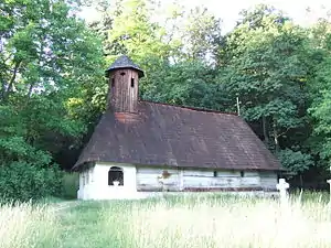 Biserica de lemn din sat