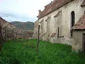 Biserica și fortificația