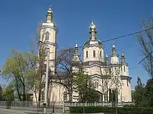 Biserica lipovenească din IașiImagine din 2011, după zugrăvirea pereților exteriori și acoperirea turlelor bisericii cu tablă de inox bombardata cu ioni de titan