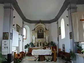 Nava spre altar
