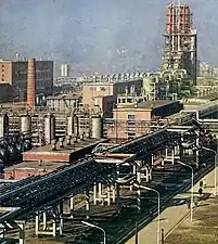 Blocul reactor-regenerator pentru dehidrogenarea butanului în planul depărtat.