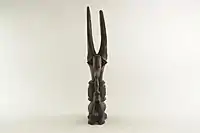 Figurina din imaginea de înainte pozată din față