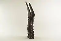 Figurina din imaginea de înainte pozată dintr-un alt unghi