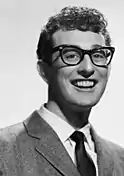 Buddy Holly, cântăreț american, unul dintre primii muzicieni rock and roll