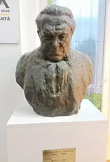 Bustul lui A. D. Xenopol sculptat de Romul Ladea, aflat în holul Bibliotecii Județene „Alexandru D. Xenopol” din Arad