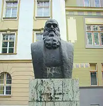 Bustul lui Andrei Șaguna din Parcul Astra, 1973, realizat de Gyenge Imre.